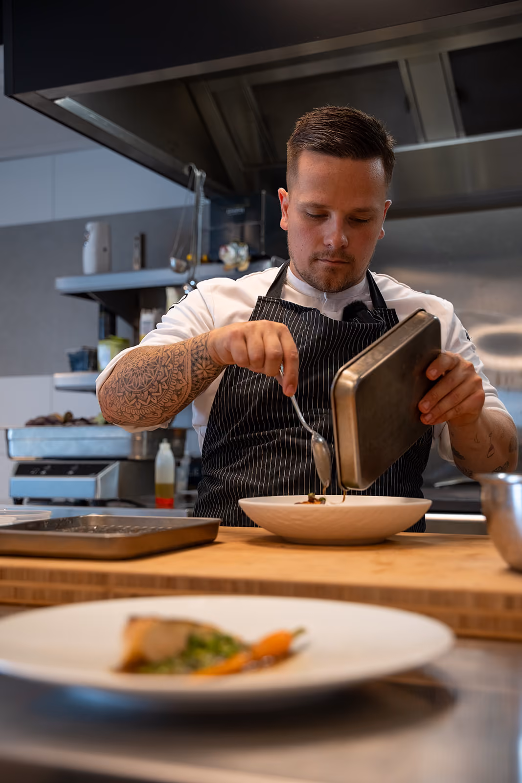 Chef Lio accompagnant une équipe de restaurant