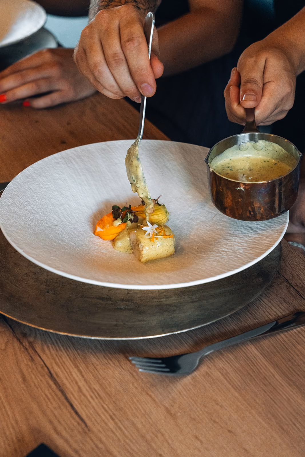 Menu gastronomique en plusieurs services dressé par Chef Lio