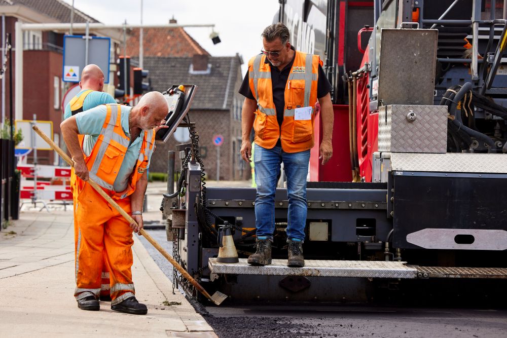 Wegwerkzaamheden door Asfaltbouw
