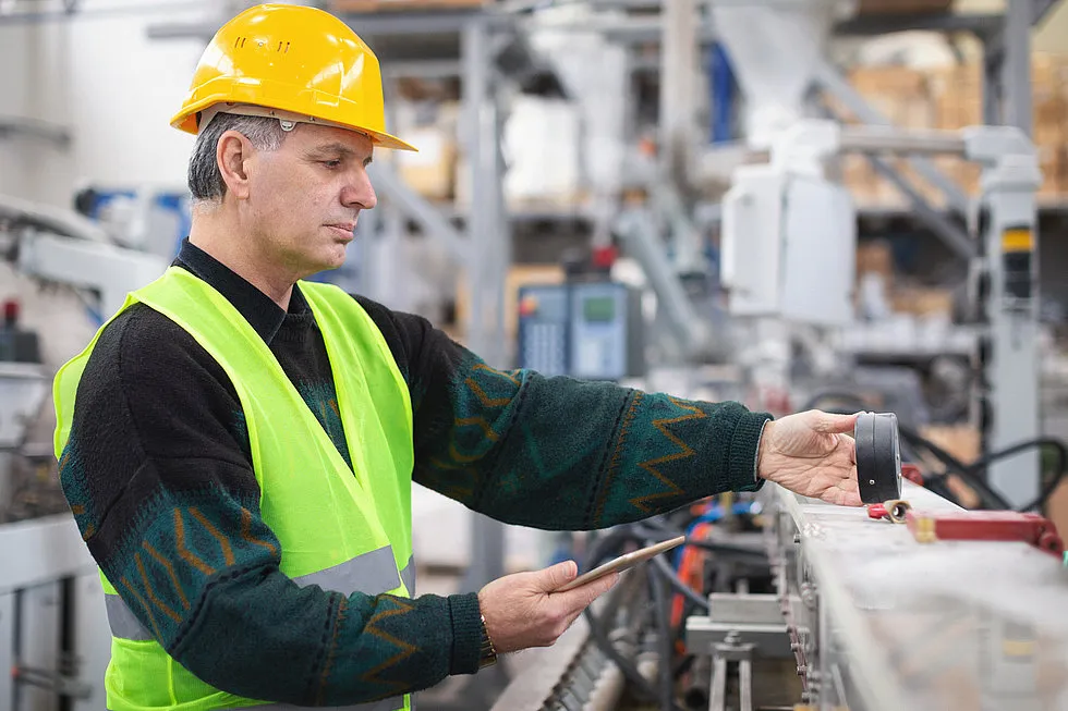 Produktionsdaten mobil erfassen – wie MDE Fertigungsprozesse optimiert