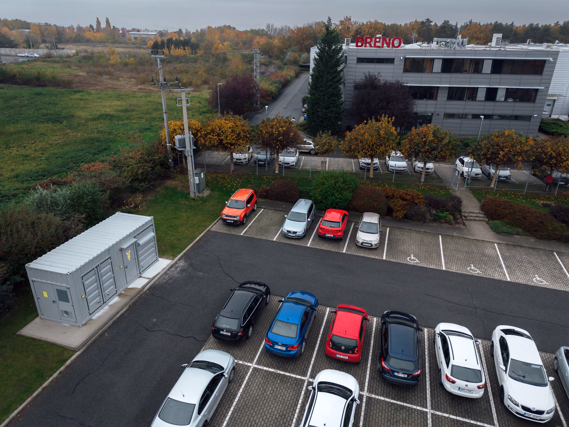 Fotografie z realizace bateriového úložiště TESLA BESS