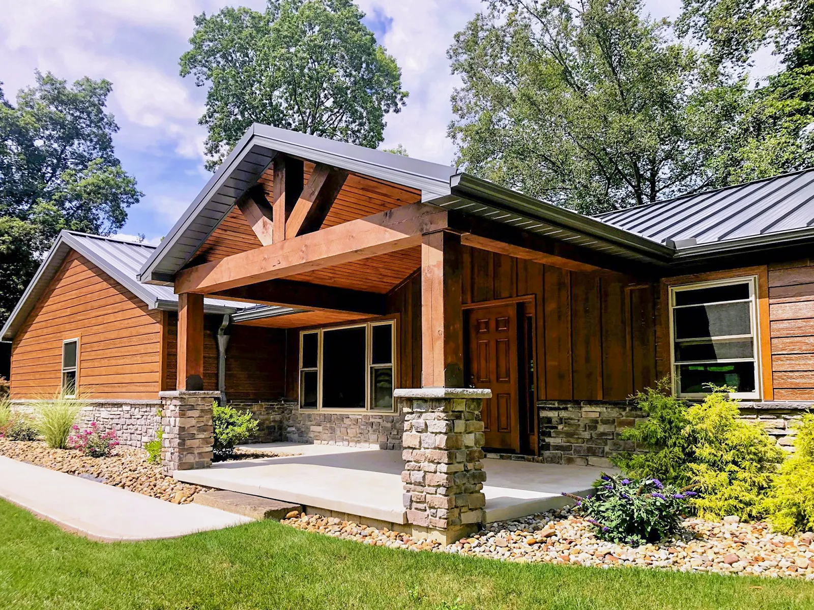 Sojourner's Lodge & Log Cabin Suites