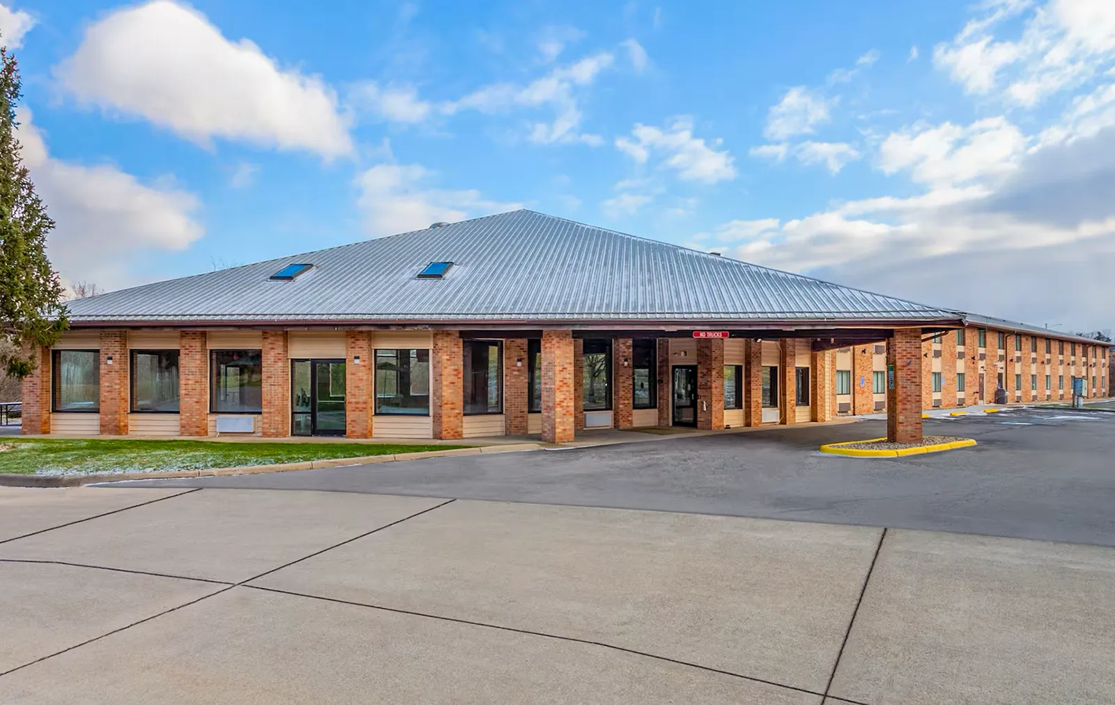 Days Inn by Wyndham Wooster