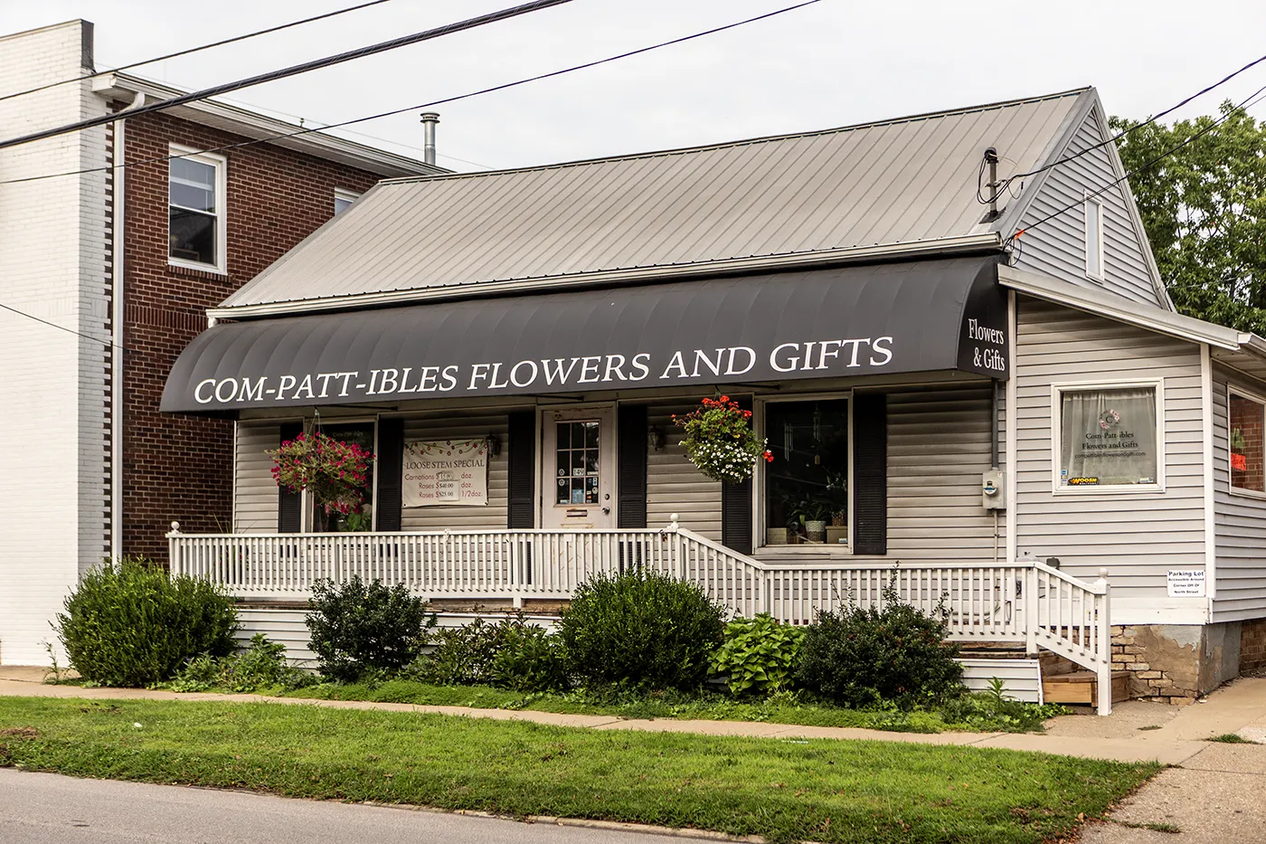 Com-Patt-ibles Flowers and Gifts