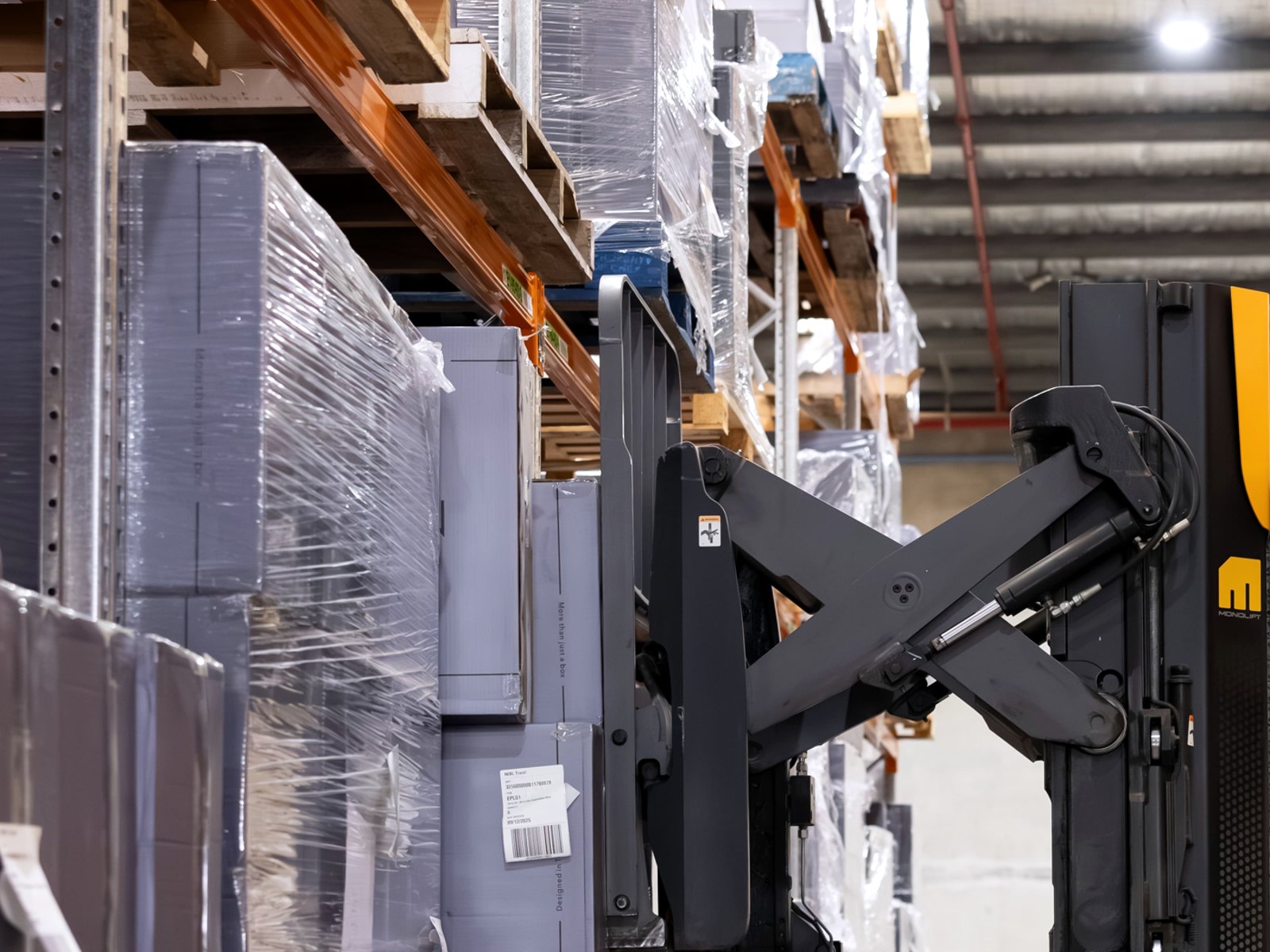 High-bay racking with palletised stock