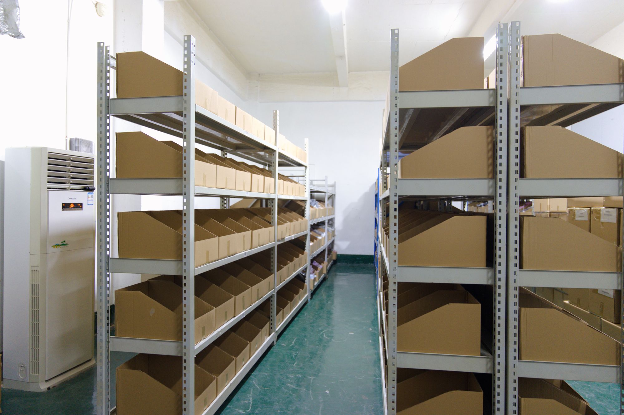 Pick-bin shelving aisle at Omina's China facility