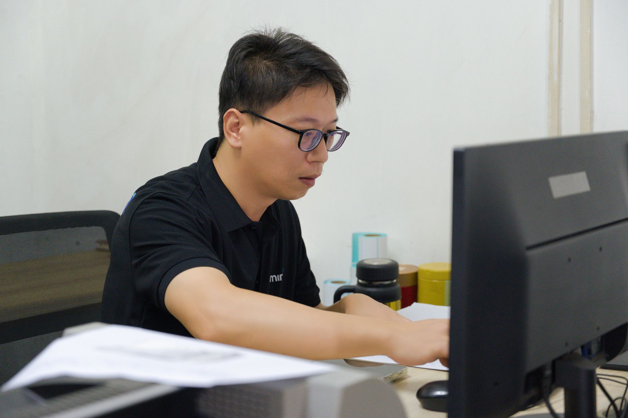 Omina team member processing orders at a WMS desk