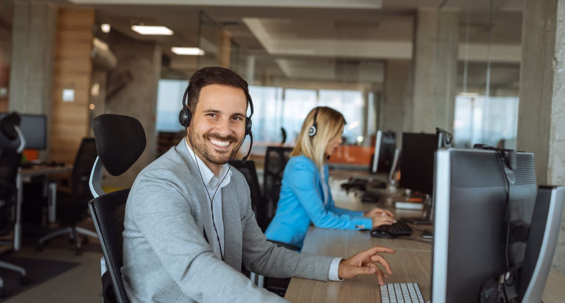 Customer Experience vs. Customer Service: Understanding the Difference