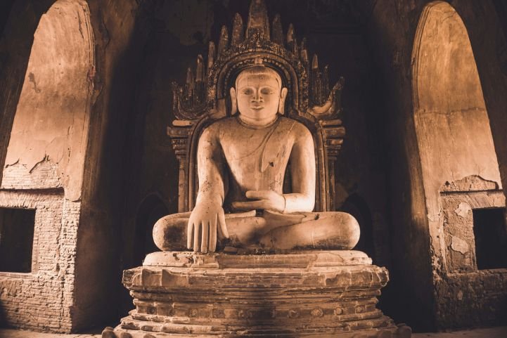 Ancient statue depicting the earth-witness mudra.