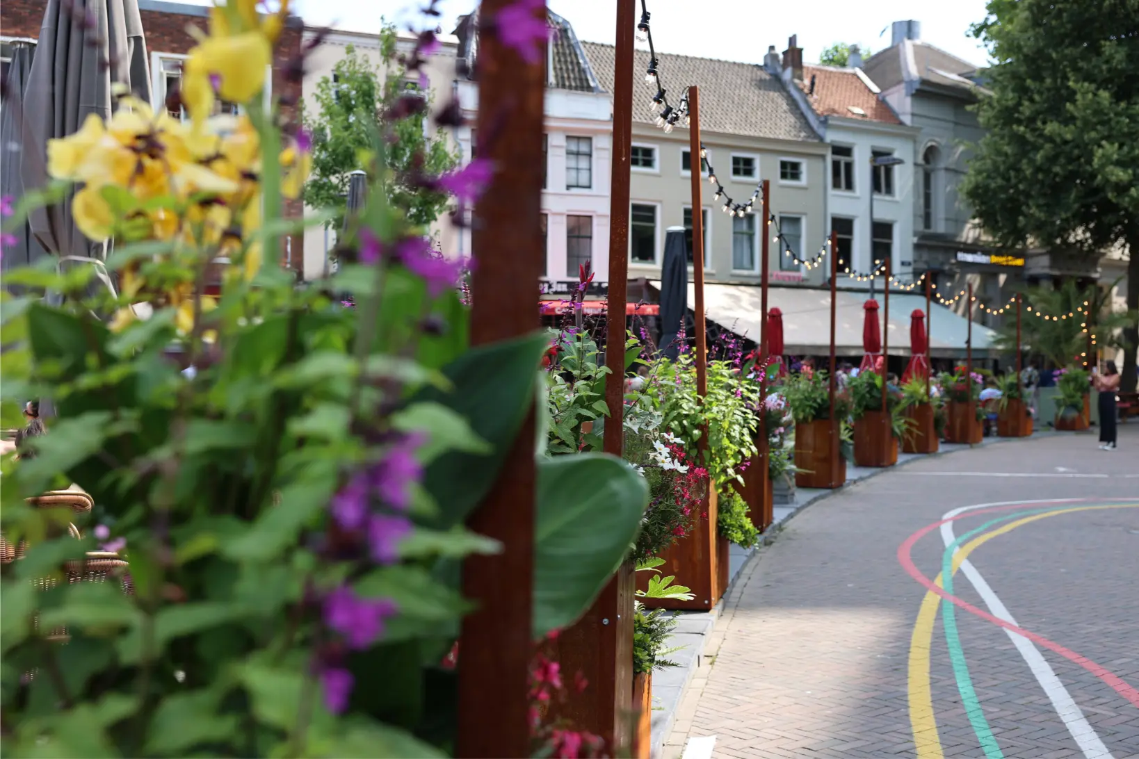 De Neude in Utrecht met beplanting van vijf horecazaken