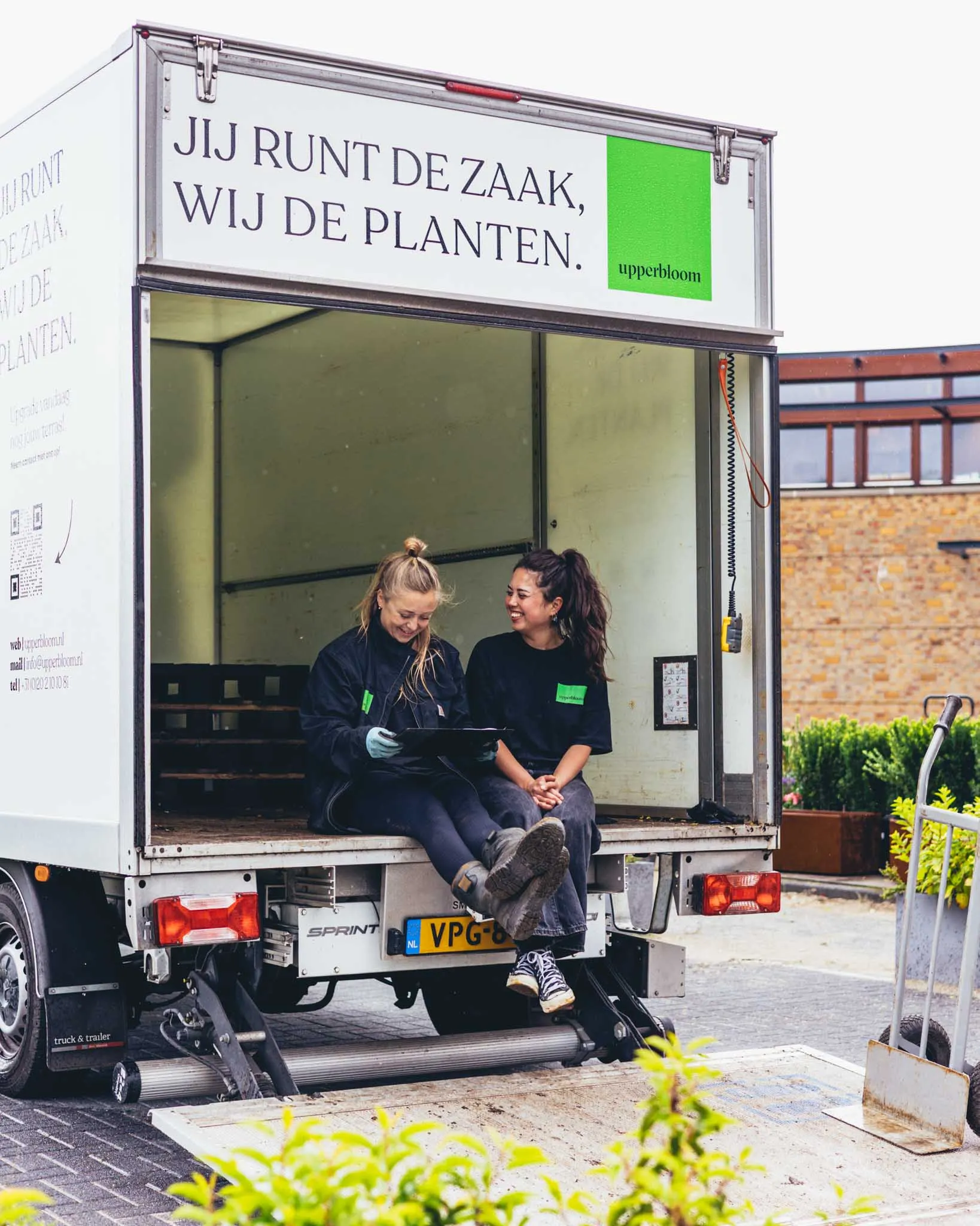 De Neude in Utrecht met Upperbloom-beplanting bij vijf horecazaken