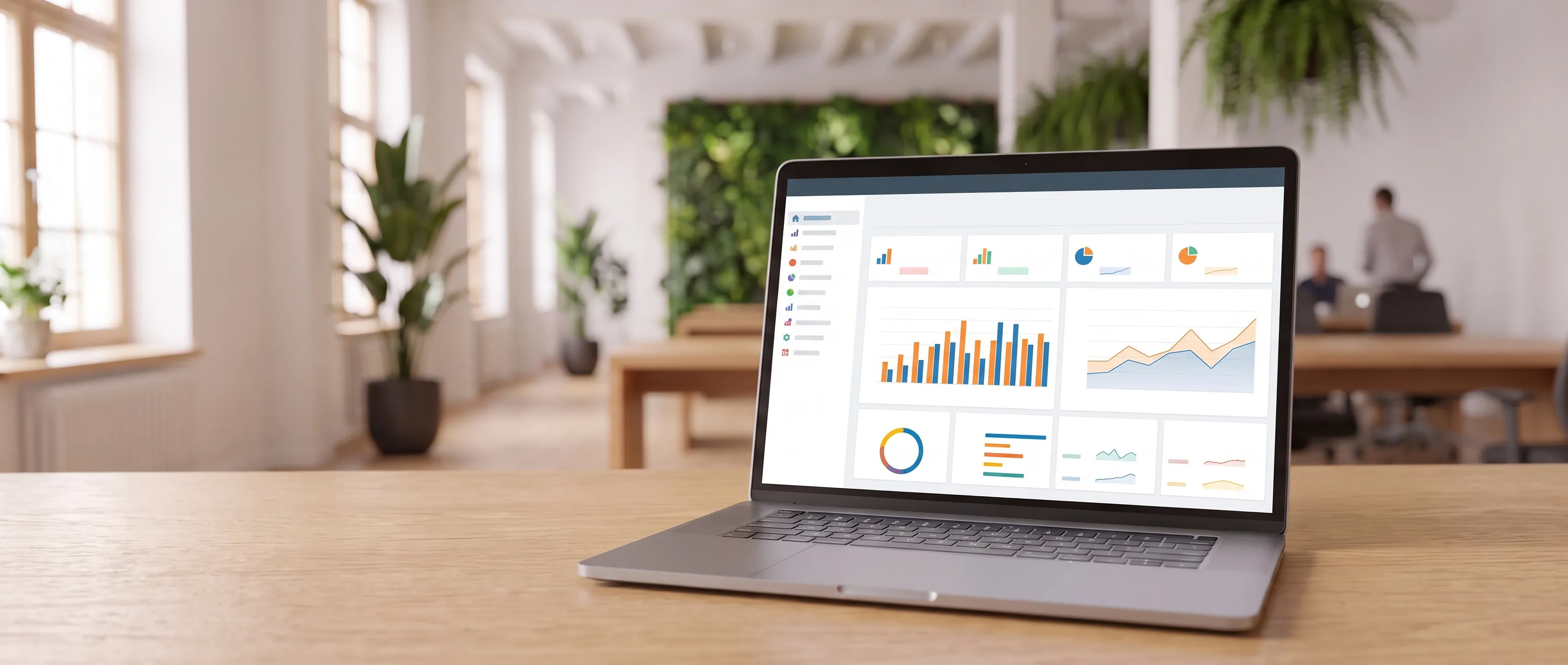 Laptop met een ERP-dashboard op het scherm