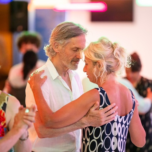 tango mooovs dancing couple