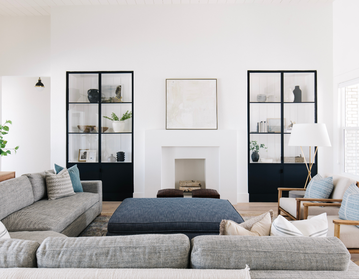 A balanced, modern living space using divider rails on low-iron clear glass shelves and AF013 frame doors.