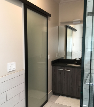RO44 Single Sliding Door System