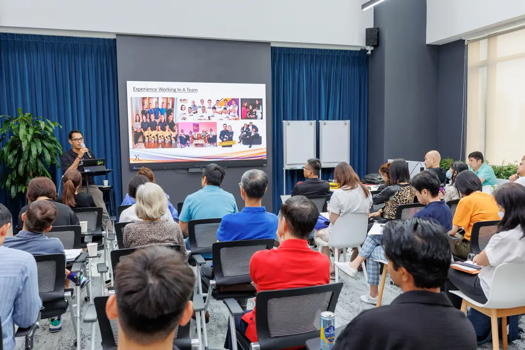 An in-house training session for SRI salespeople