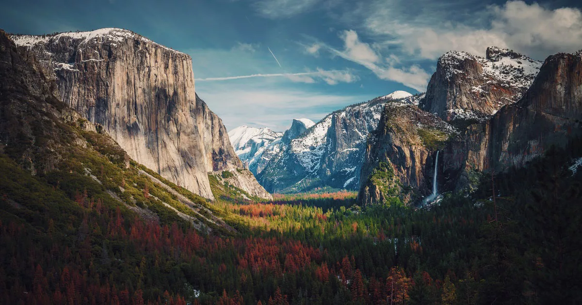 Panoramic view of Yosemite Valley with El Capitan
