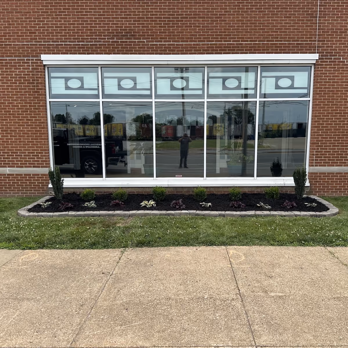 Professional commercial grounds maintenance in Evansville, Indiana
