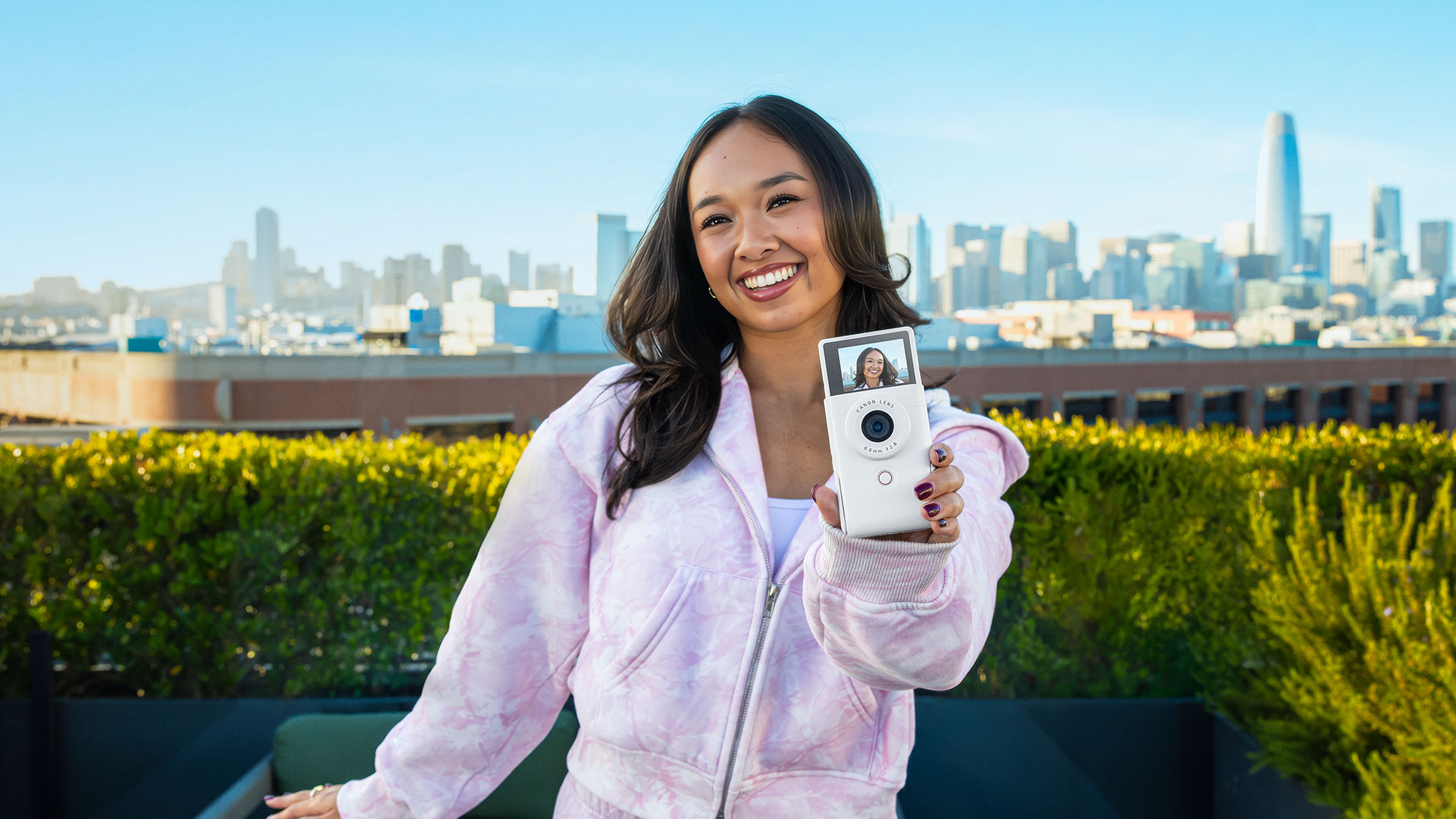 Canon USA, Pixel agency, O2O, Stills: Evan Ruderman, shot of woman posing with Canon camera in front of city skyline