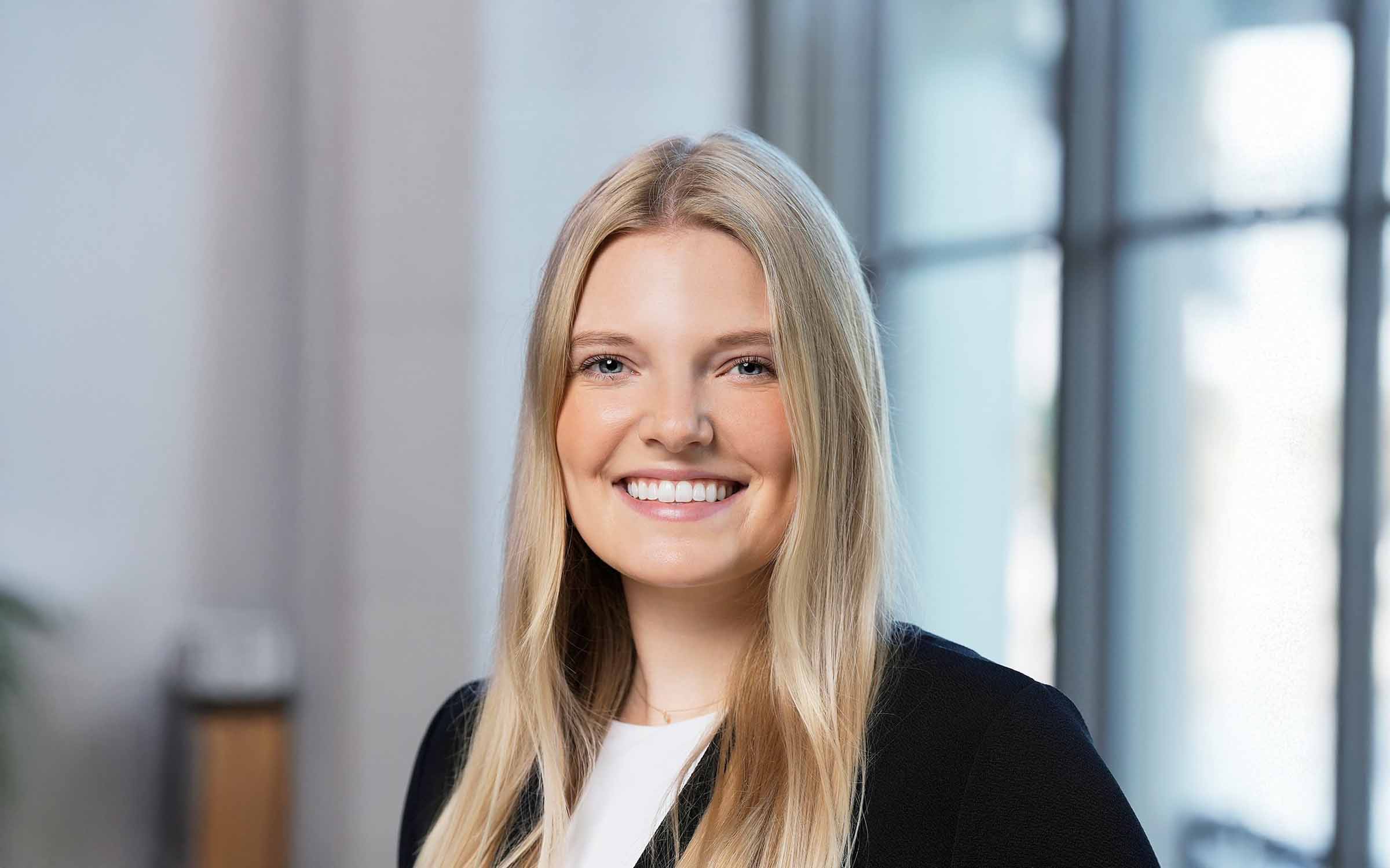 Elizabeth Organ headshot, Hammes Partners