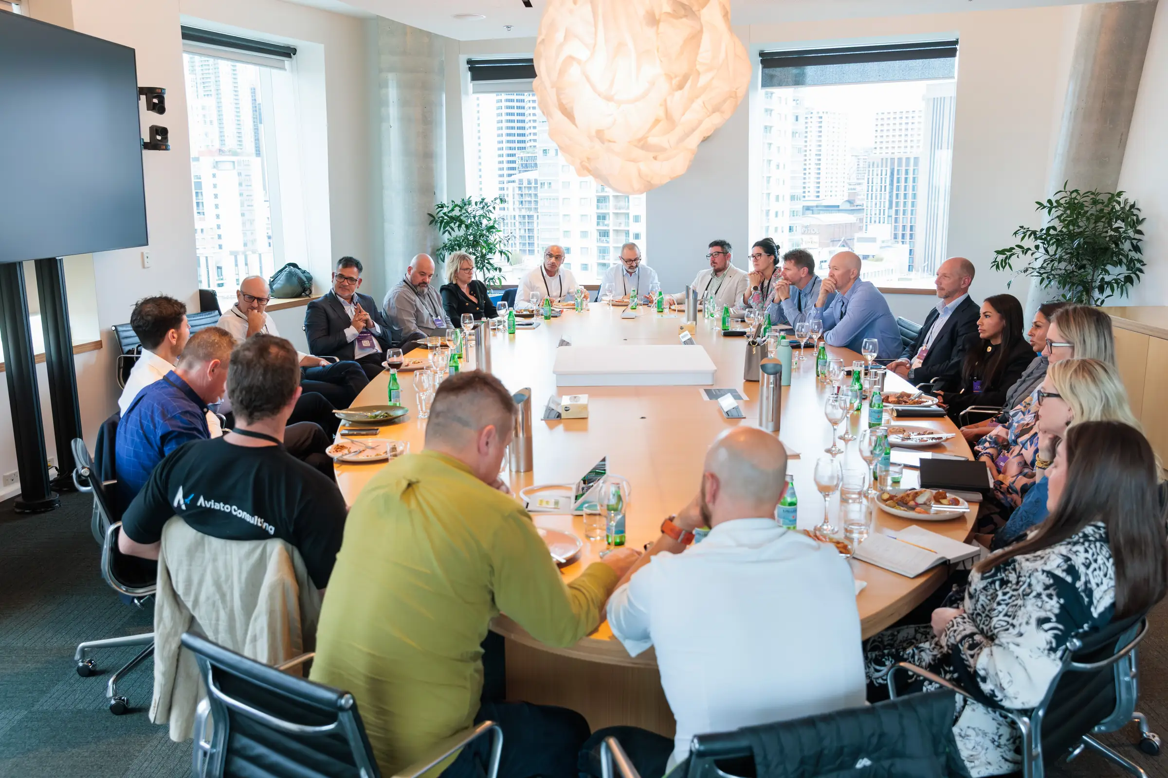 CEOs in discussion around the executive roundtable at a Scaling Up summit session