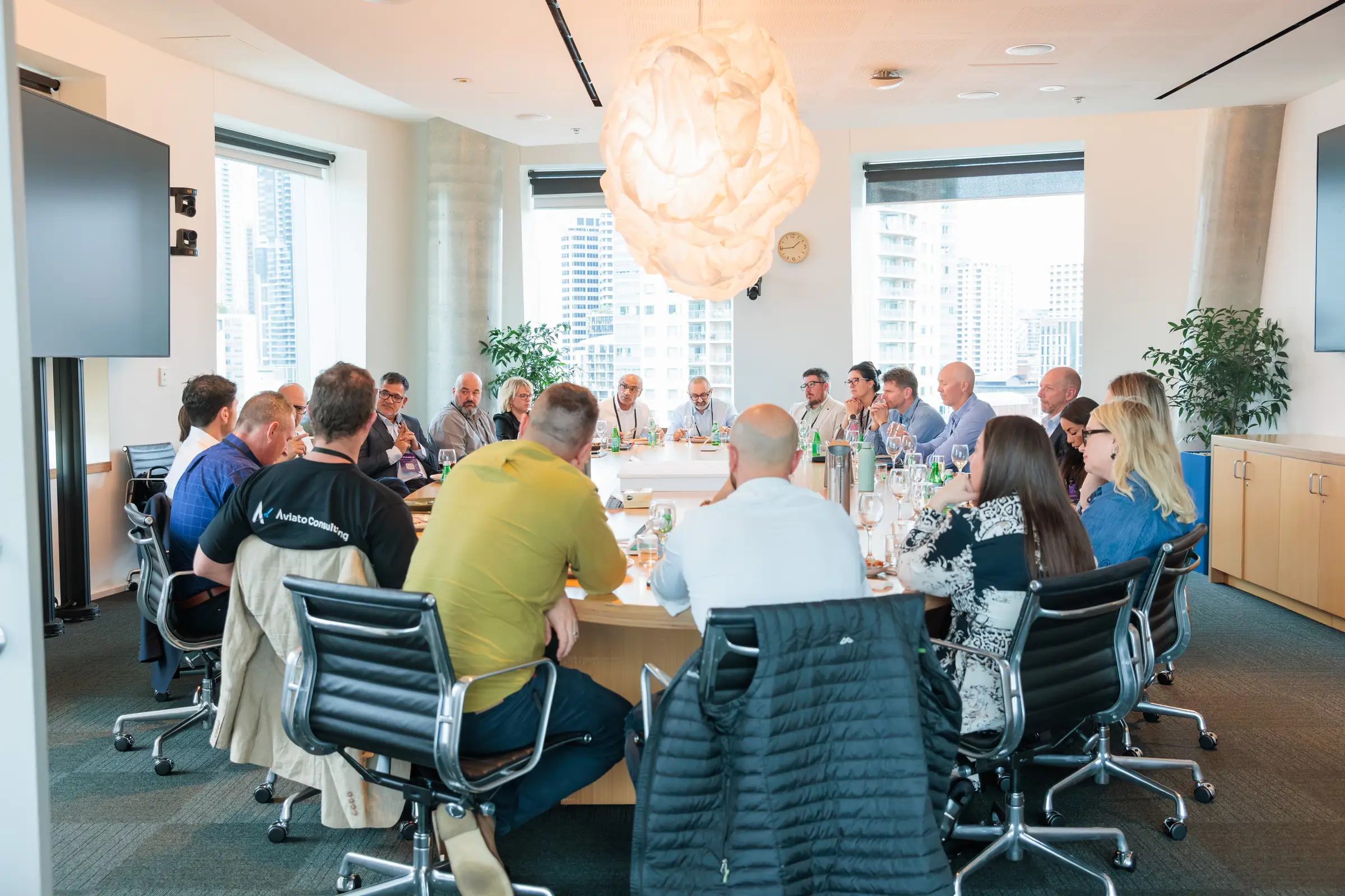 Wide view of a Scaling Up roundtable session with a leadership team