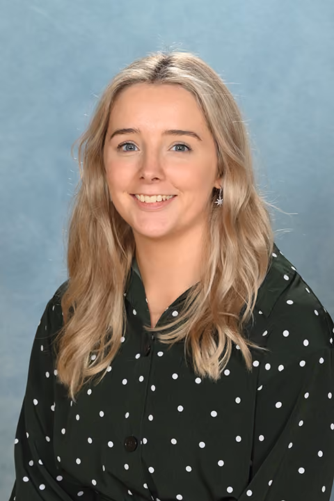 Headshot of Miss L Smith, Teacher.