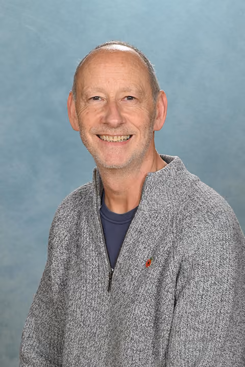 Headshot of Mr R Pattinson, Support Staff.