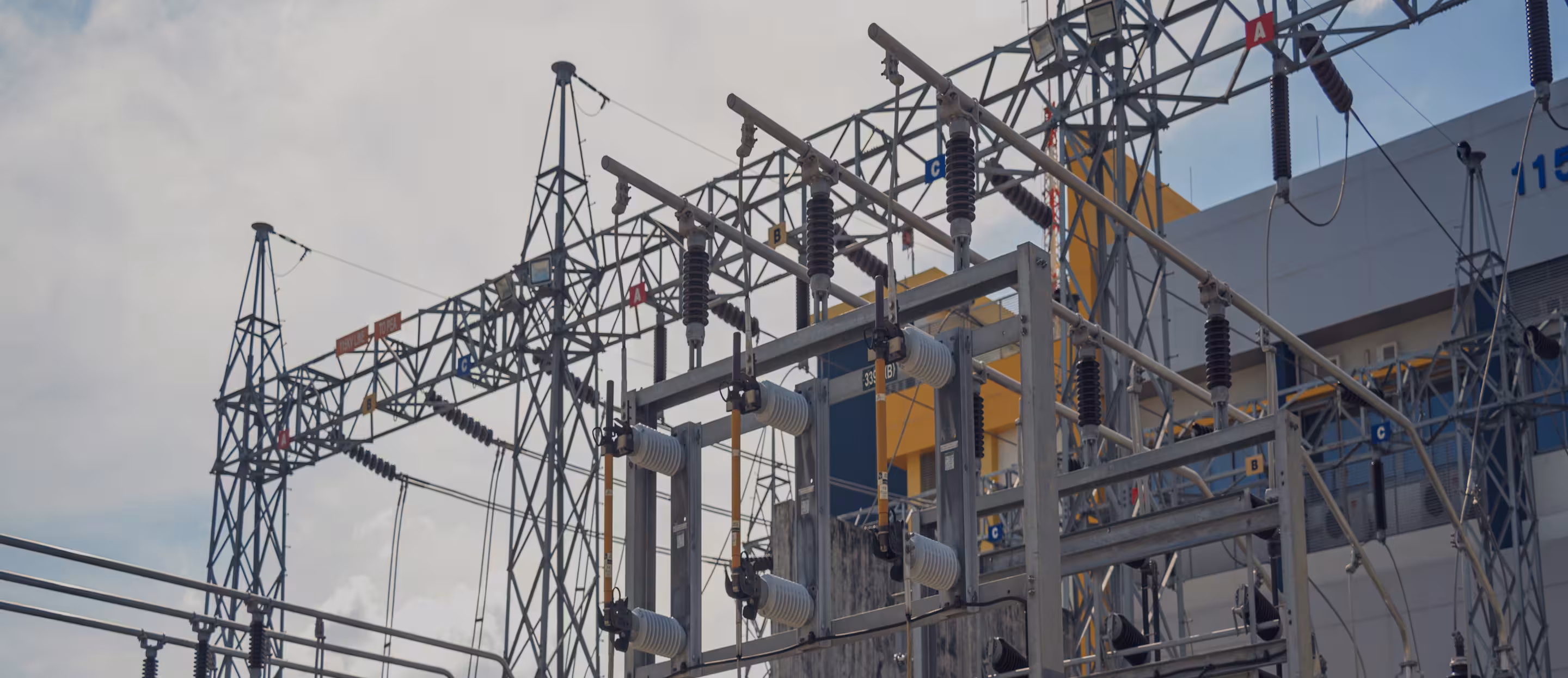 Power generation facility with gas turbines and exhaust stacks