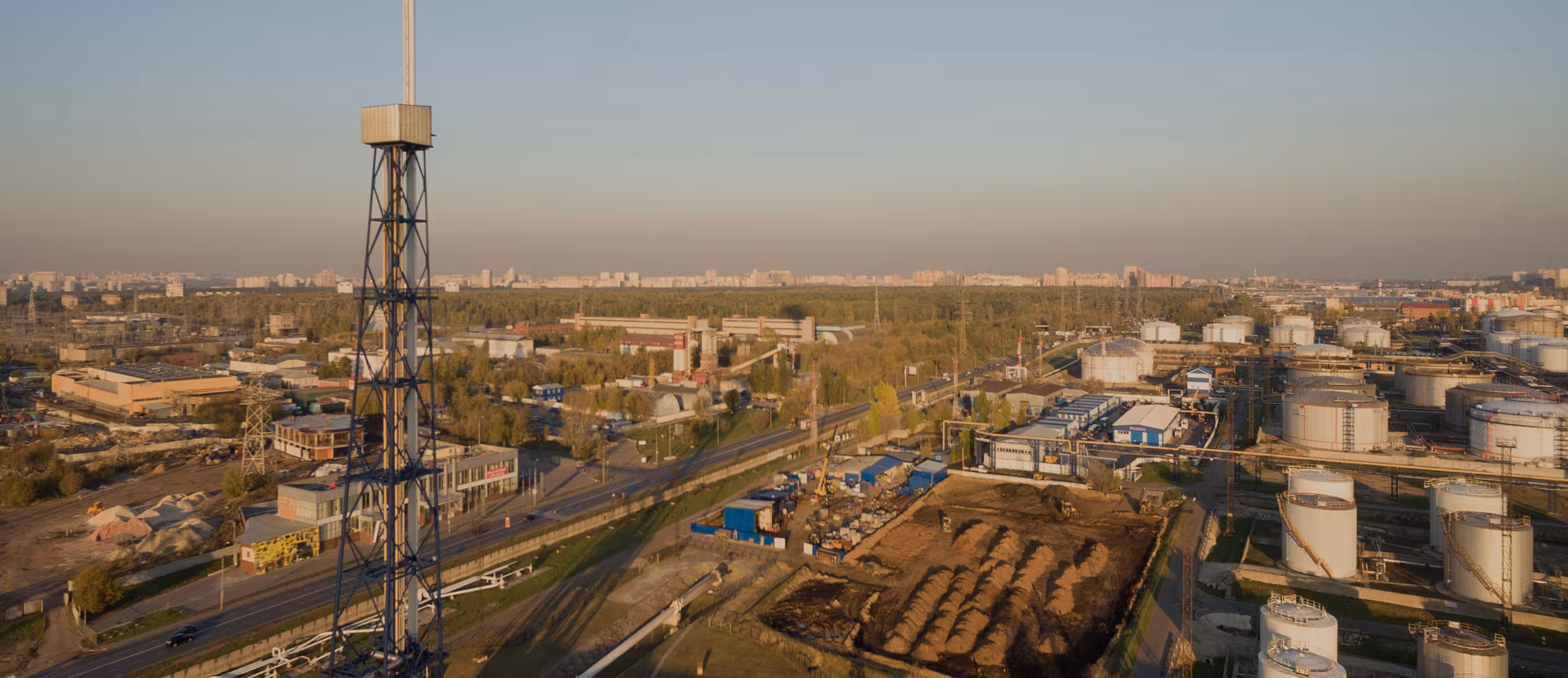 Oil refinery distillation columns and processing units