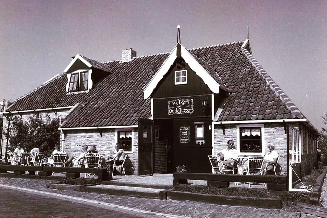 Historische foto van het pand in Oosterend