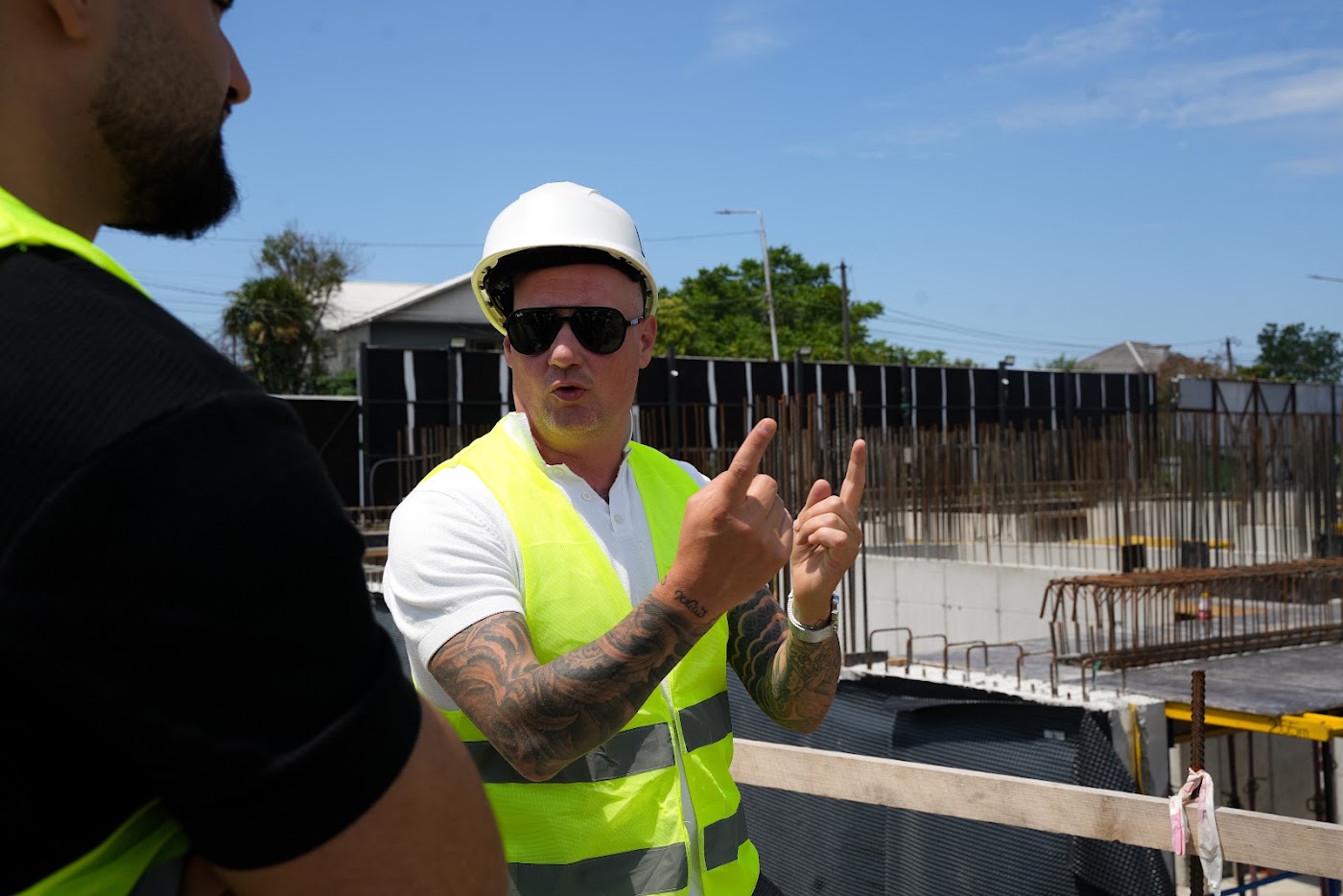 Abstimmung mit der Bauleitung auf der Baustelle