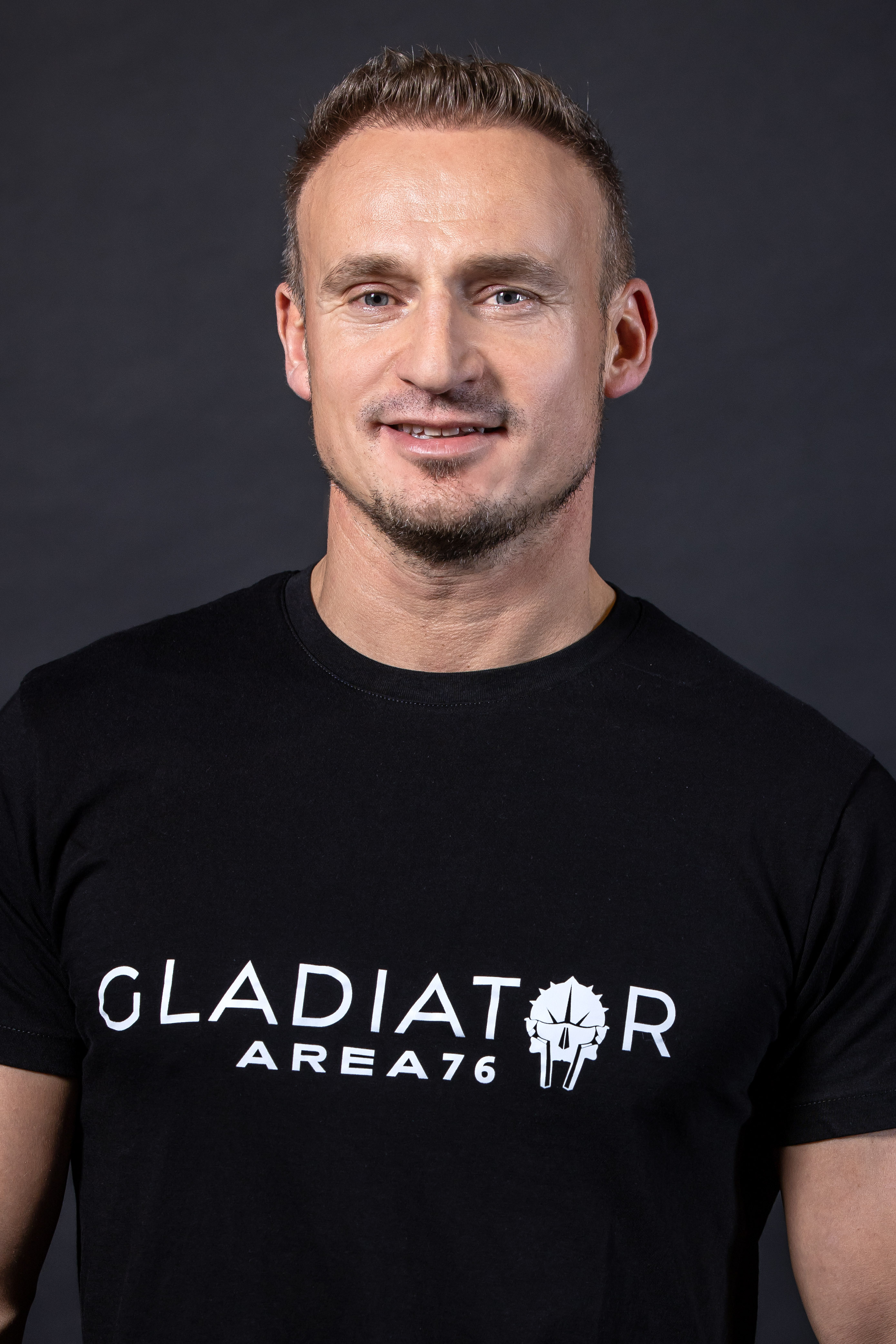 [headshot] image of customer (for a mobile gaming)