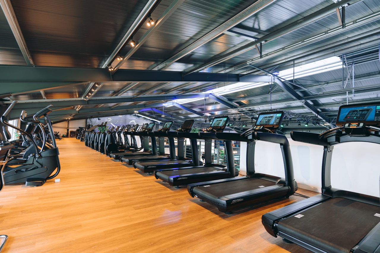 Cardiobereich mit Crosstrainern