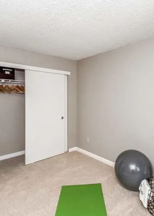 Bedroom with decor 