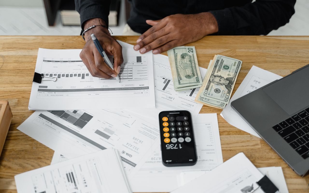 Análise de despesas e fechamento financeiro