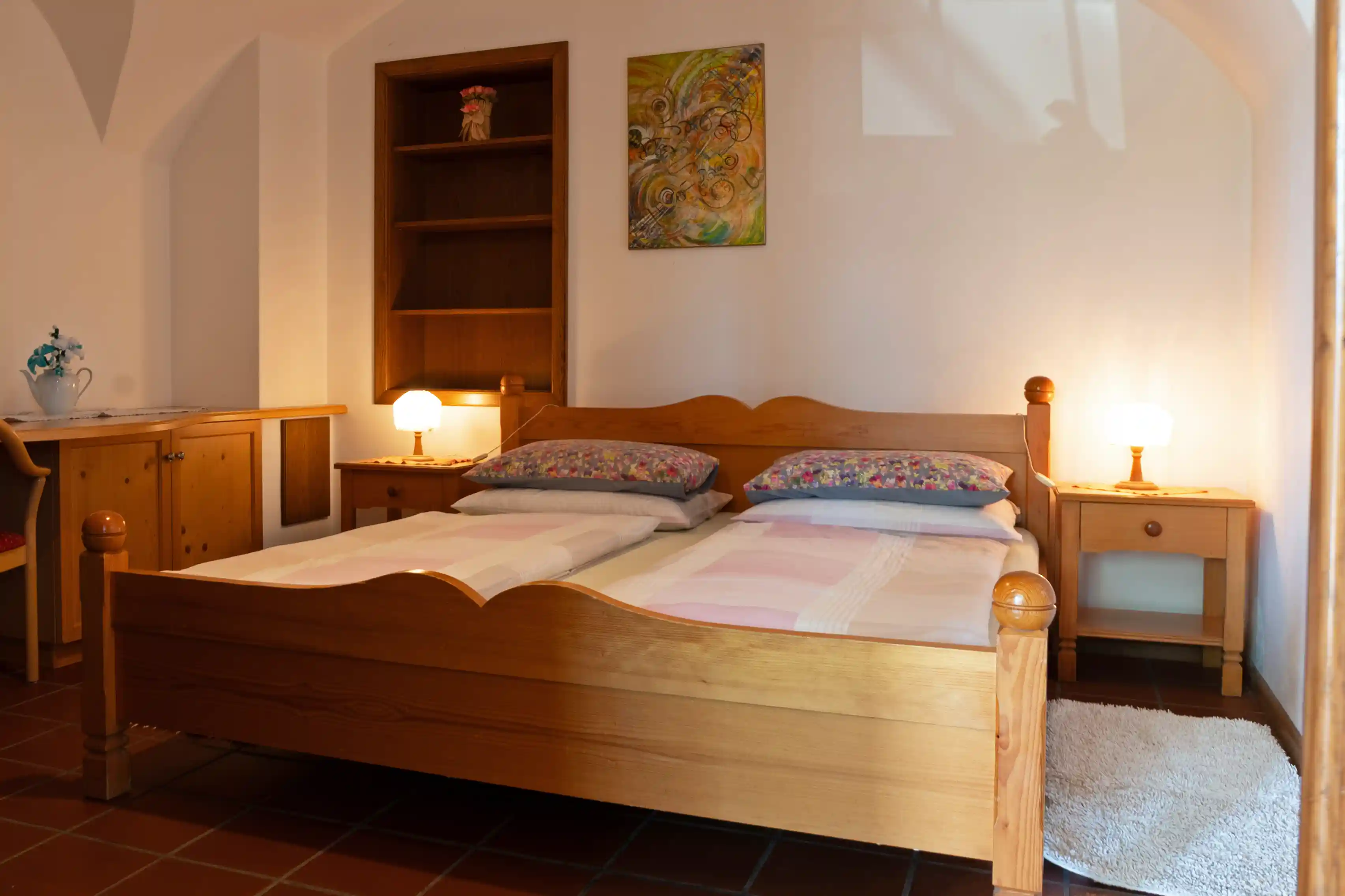 Zweites Schlafzimmer mit Doppelbett im Appartment Rosengarten