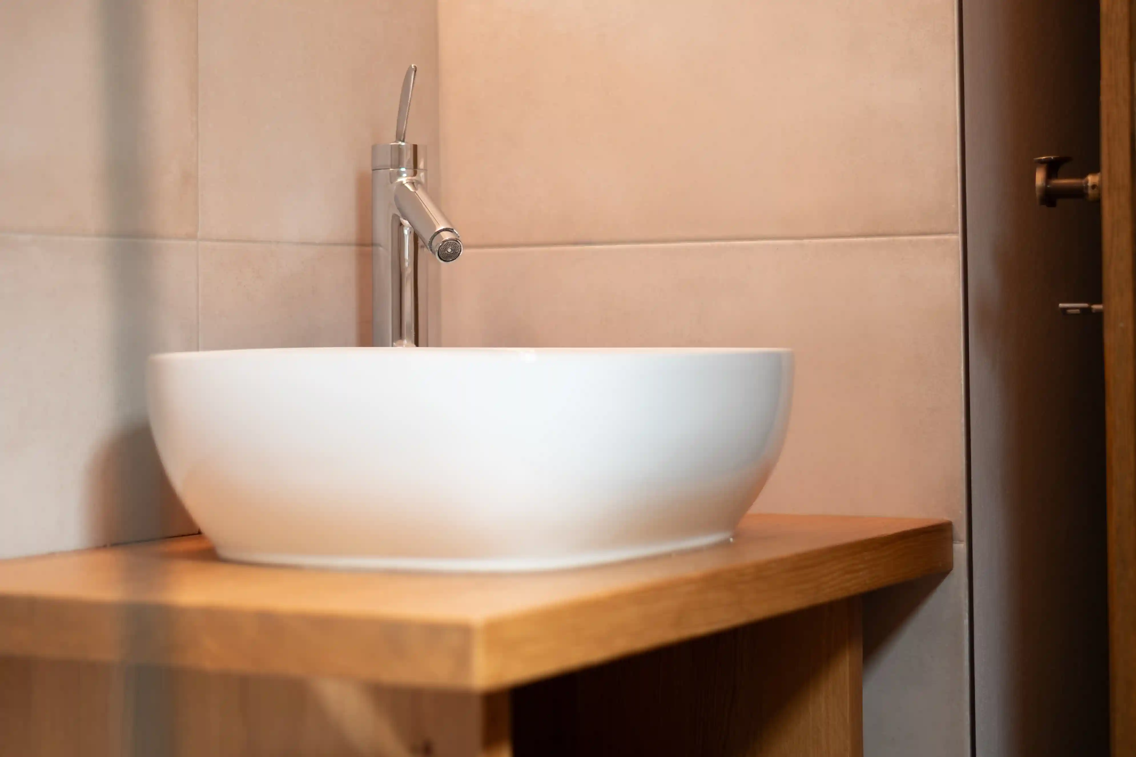 Waschbecken im Badezimmer des Appartments Latemar