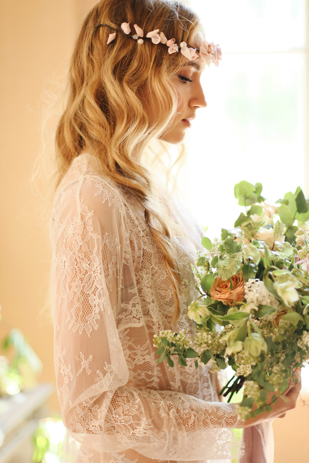 Bride with romantic waves and glowing makeup