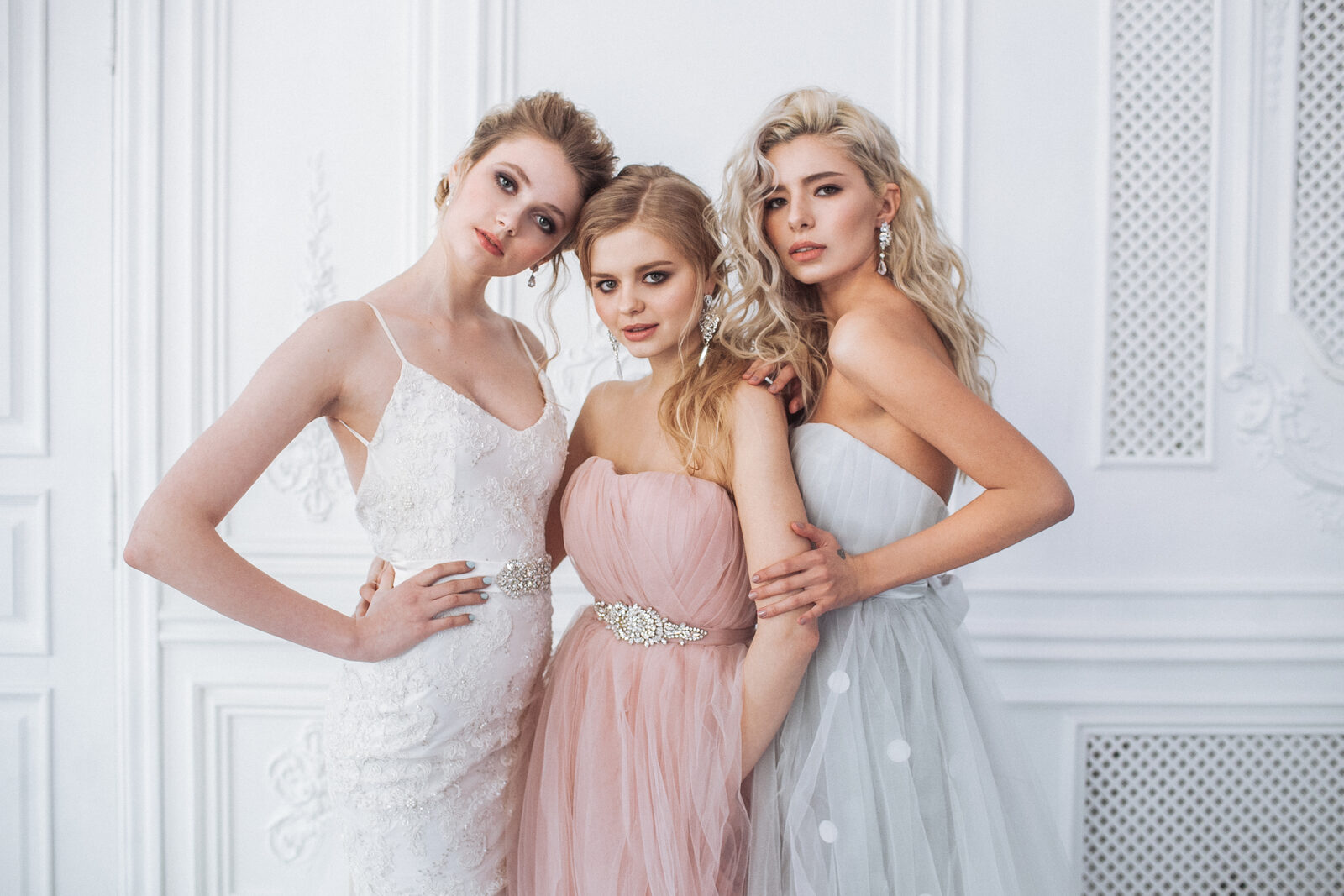 Bride with soft waves hairstyle, Barcelona wedding