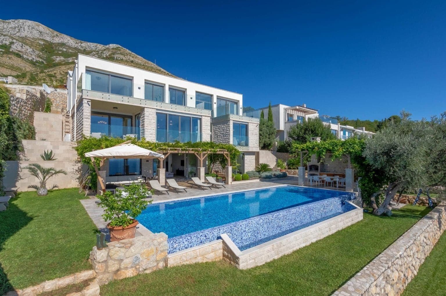 Five-Bedroom Villa Panorama in Reževići, Budva Riviera