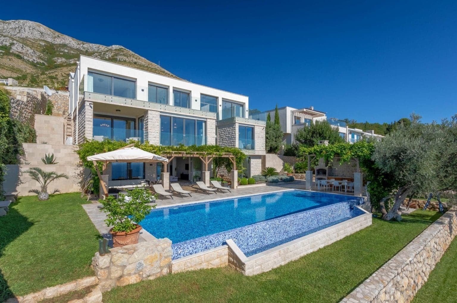 Five-Bedroom Villa Panorama in Reževići, Budva Riviera