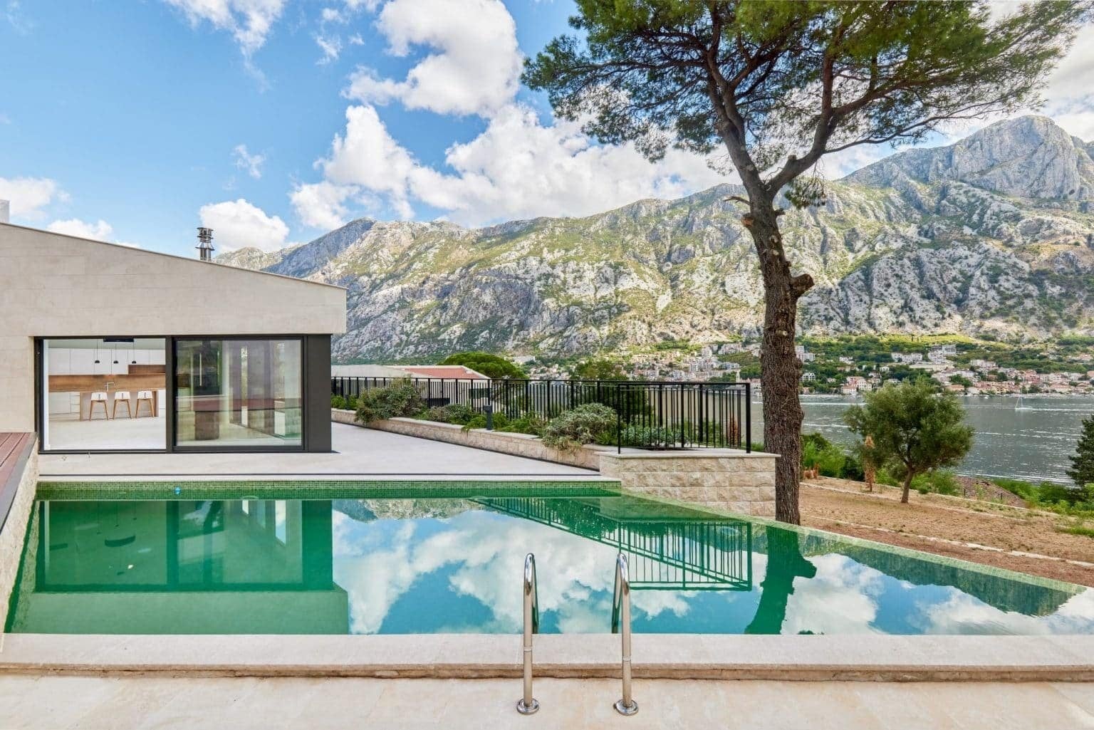 Villa Sunnyside in Prčanj, Kotor Bay