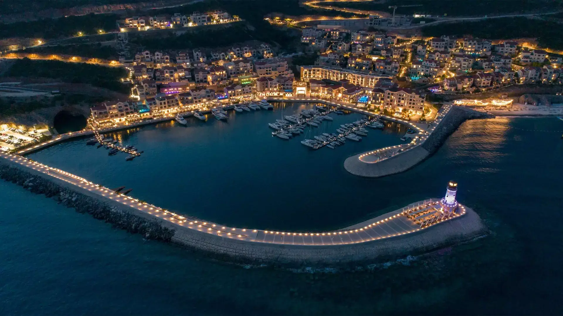 Lustica Bay