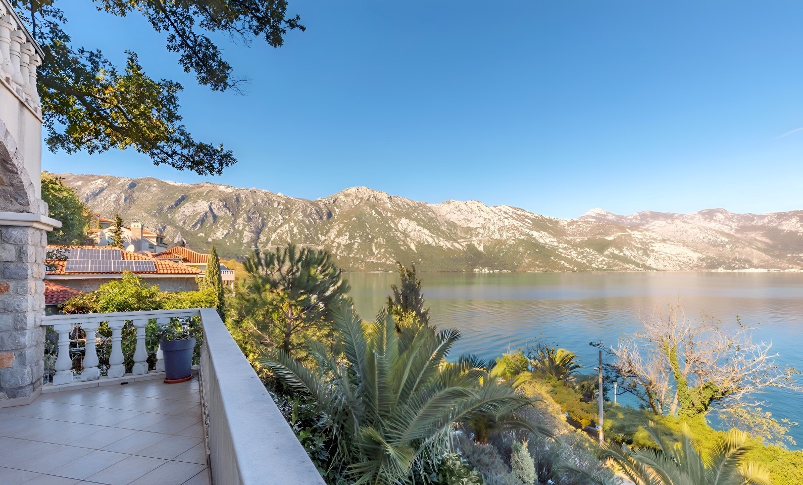 Two-Bedroom Furnished Apartment in Kostanjica, Kotor Bay
