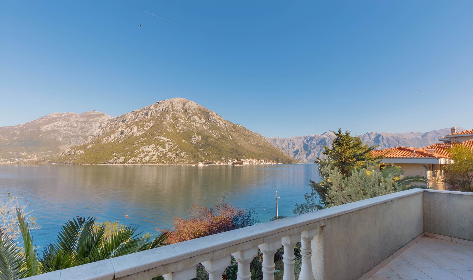 Two-Bedroom Furnished Apartment in Kostanjica, Kotor Bay