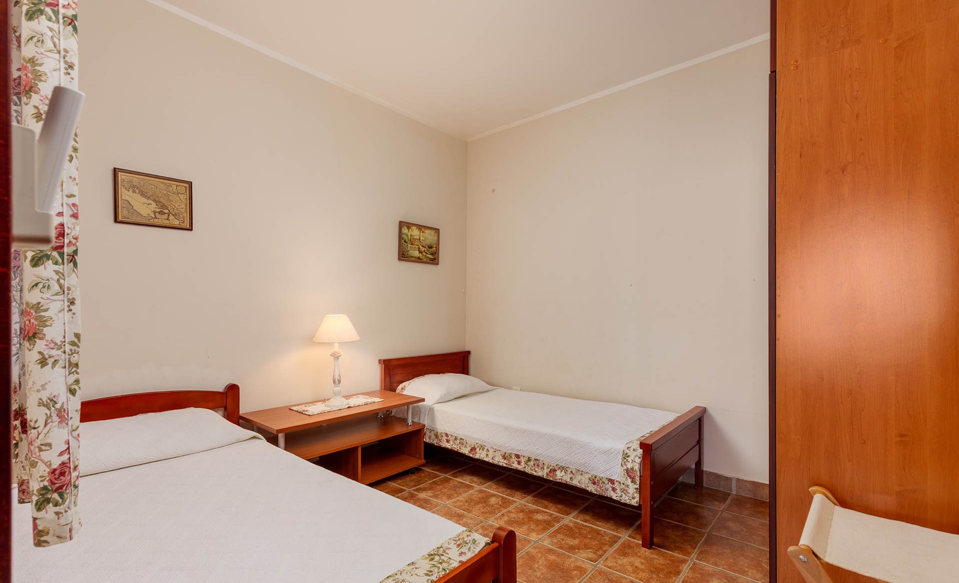 Two-Bedroom Furnished Apartment in Kostanjica, Kotor Bay