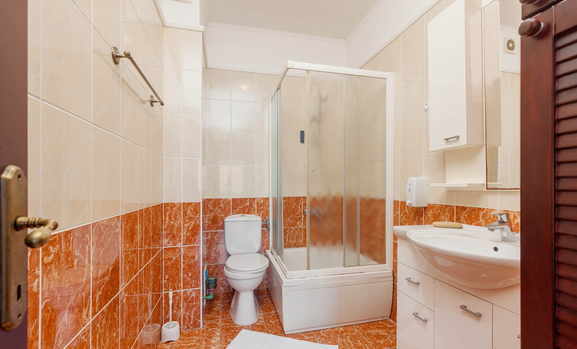 Two-Bedroom Furnished Apartment in Kostanjica, Kotor Bay