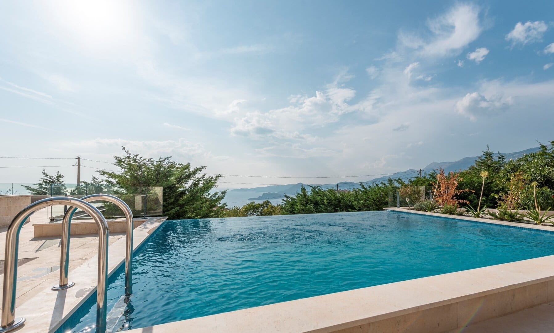 Three-Bedroom Villa with Pool in Tudorovići, Budva Riviera