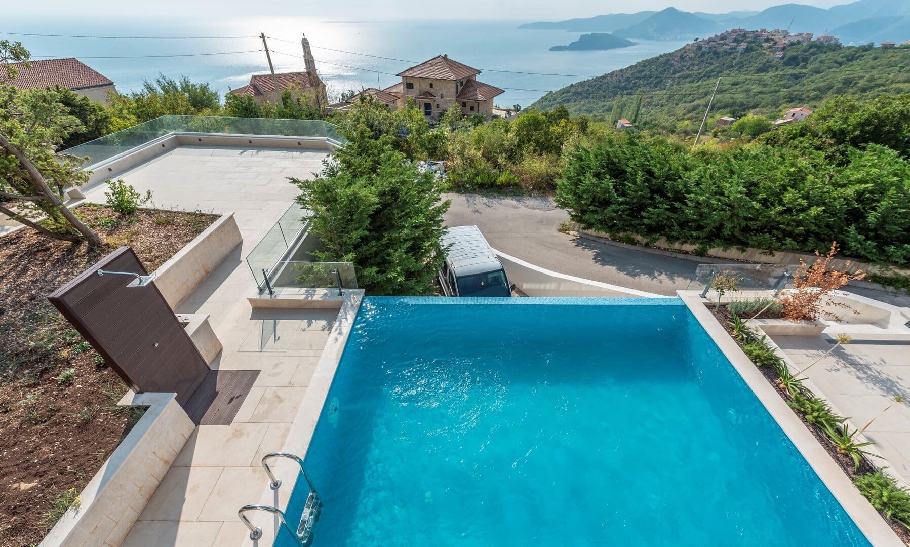Three-Bedroom Villa with Pool in Tudorovići, Budva Riviera